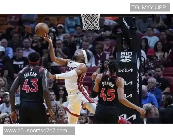 鲍威尔称赞替补火力强大让对手难以应对展现团队深度