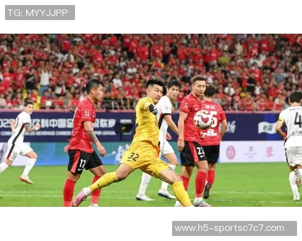 上海海港后卫亚历斯祖正式加盟成都蓉城签约两年助力球队新征程 上海海港后卫亚历斯祖正式加盟成都蓉城签约两年助力球队新征程