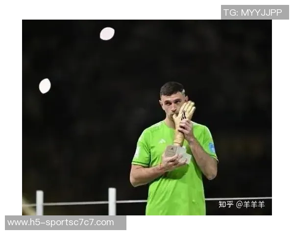 纳因戈兰直言不讳批评马丁内斯称其对足球一无所知表现糟糕 纳因戈兰直言不讳批评马丁内斯称其对足球一无所知表现糟糕