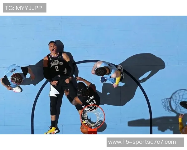 威少新赛季表现亮眼场均118分55板4助三分命中率高达50 威少新赛季表现亮眼场均118分55板4助三分命中率高达50