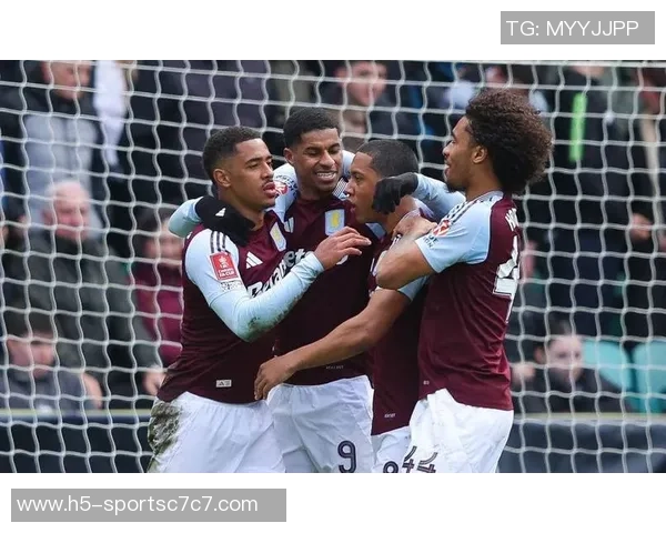 拉什福德在家观看阿斯顿维拉欧联比赛表达对老东家的支持与情感